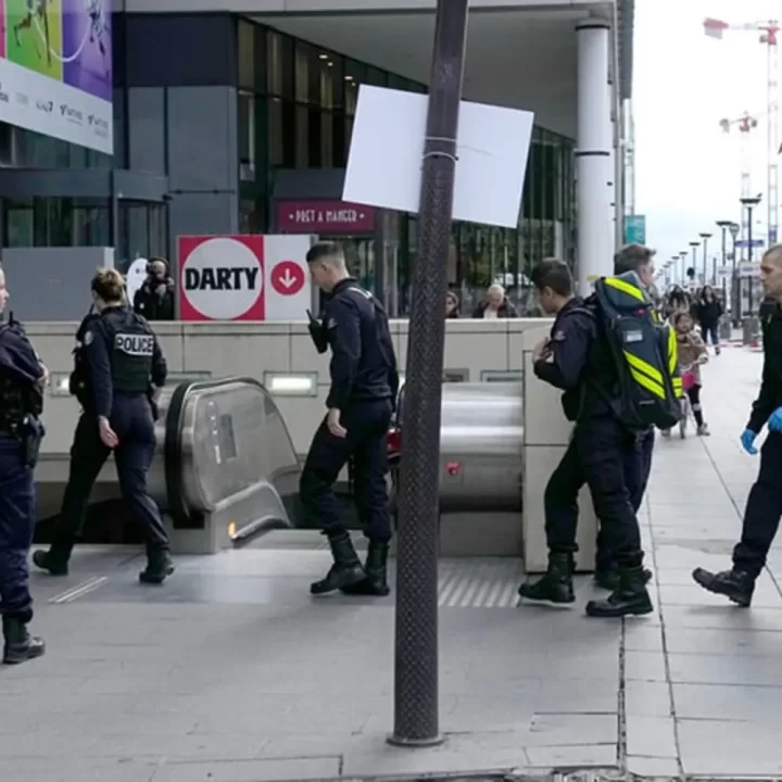 Airport bomb threat at Paris-Orly Airport